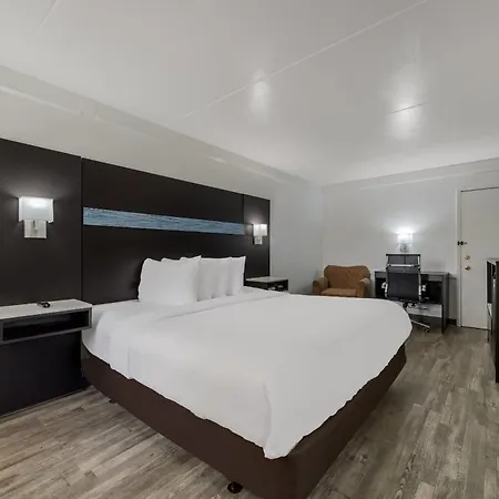 Quality Inn & Suites Airport-2